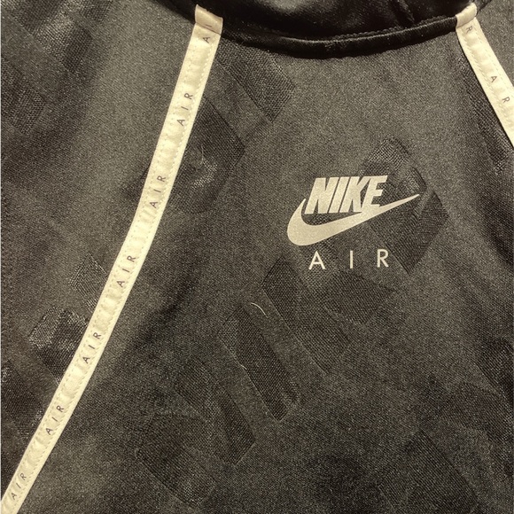 Nike Sleeveless Cropped Hoodie - Picture 2 of 4